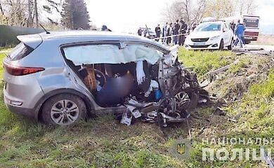 На Прикарпатье автомобиль врезался в рейсовый автобус. Есть погибшие
