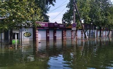 Часть улиц во временно оккупированном Голой Пристани в Херсонской области все еще остаются затопленными. ФОТО