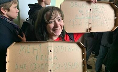 Сотні студентів прийшли у Львівську політехніку з вимогою звільнити Фаріон