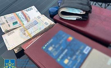 На Одещині посадовця міськради викрили на хабарі