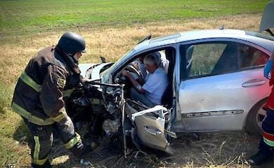 Смертельна ДТП на Херсонщині: водія з понівеченої автівки деблокували рятувальники